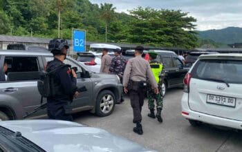 Polisi Amankan Arus Mudik di Dermaga Ferry Lembar