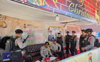 Kasat Samapta Polres Bima Polda NTB Iptu Zulkifli SH memimpin langsung patroli Kewilayahan dalam rangka memastikan keamanan dan Kondusifitas Wilayah di hari puncak perayaan Natal dan jelang tahun Baru 2026.
