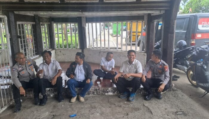 Sat Binmas Polres Bima Kota Laksanakan Giat Jumat Curhat di Kelurahan Paruga