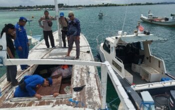 Singgah di Pulau Maringkik, 6 Orang Imigran Gelap Ditangkap Polisi dan diserahkan ke Imigrasi.