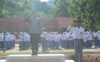 Cegah Bullying Sejak Dini, Polsek Lambu Jadi Pembina Upacara di SMAN 1 Lambu