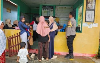 Bhabinkamtibmas Desa Sekongkang Atas Pantau Kegiatan Posyandu Bina Sejahtera