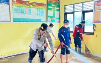 GOTONG ROYONG BERSAMA WARGA, BERSIHKAN TK NEGERI 2 PASCA BANJIR