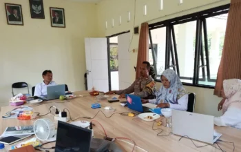 Sinergi Polsek Labuapi dan Petani: Dorong Kemandirian Ekonomi Melalui Pemanfaatan Lahan Kosong di Lombok Barat