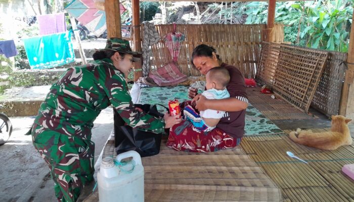 Sentuhan Kepedulian Babinsa Ringankan Beban Keluarga Stunting