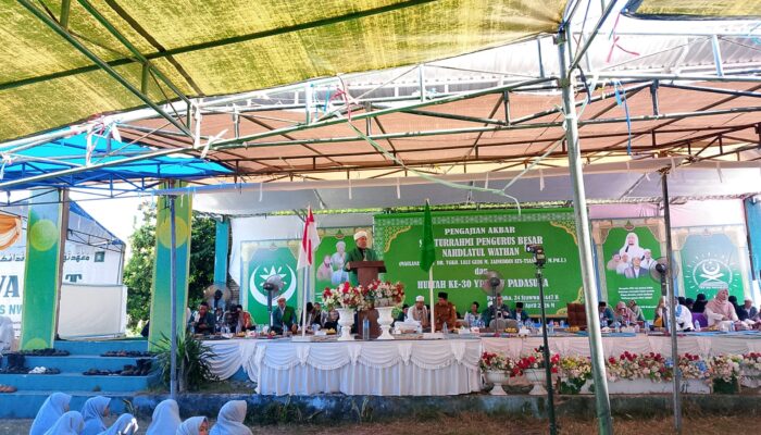 Pimpin Langsung Pengamanan, Waka Polsek Lunyuk Pastikan Hultah ke-30 Ponpes NW Padasuka Berjalan Kondusif