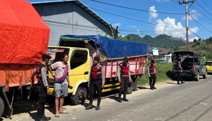 Patroli KRYD, Satsamapta Polres Bima Kabupaten Bantu Jemur Padi Warga