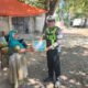 .”Polantas Menyapa” Dibalik Seragam Coklat dan Kopel Putih, Satlantas Polres Bima Kabupaten Salurkan Bantuan Sembako Bagi Warga Kurang Mampu