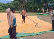 “Polisi Peduli” Bhabinkamtibmas Polsek Soromandi Polres Bima Kabupaten Bantu Kegiatan Warga Binaan