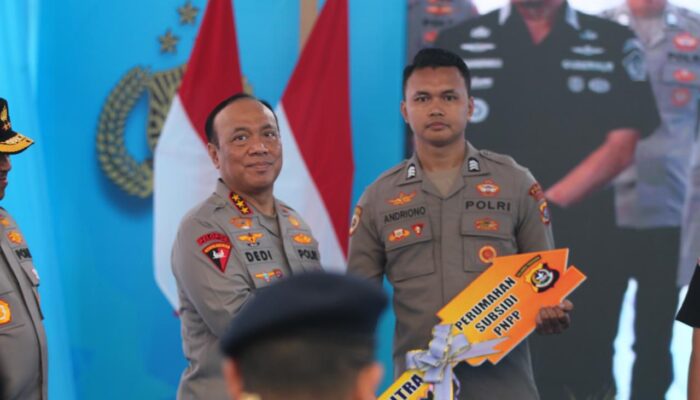 Dukung Asta Cita Presiden Prabowo sebagai Prioritas Nasional, Polri Serahkan 378 Unit Perumahan bagi PNPP dan Masyarakat di Sultra