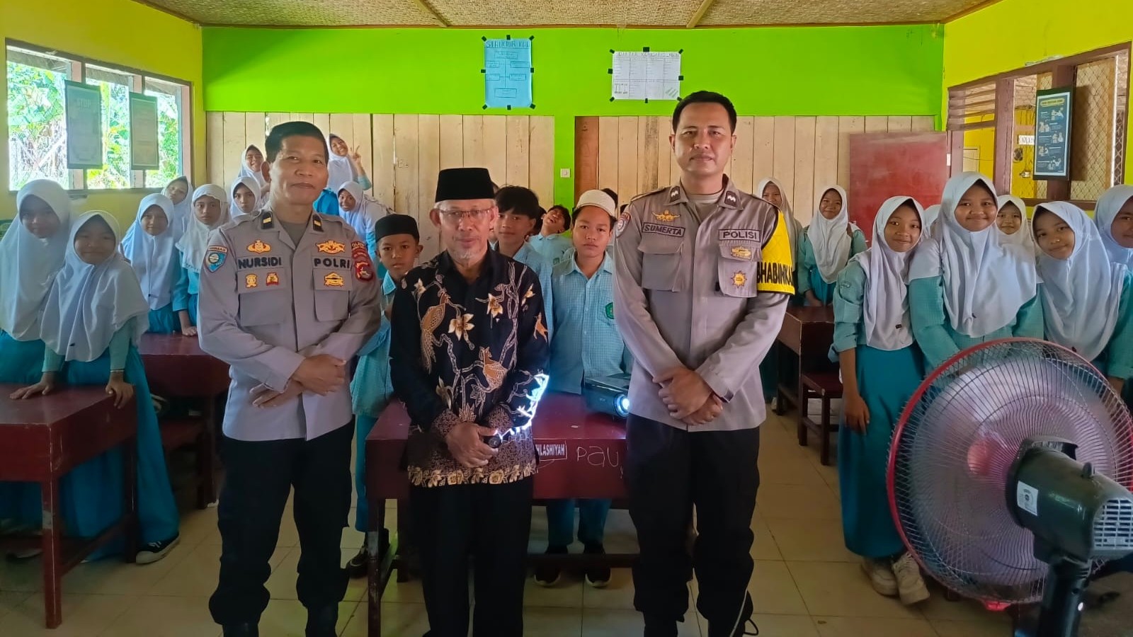 Bukan Sekadar Ceramah, Personel Polsek Labuapi Beri Edukasi Hukum Terkait Narkoba dan Bullying di Lingkungan Sekolah