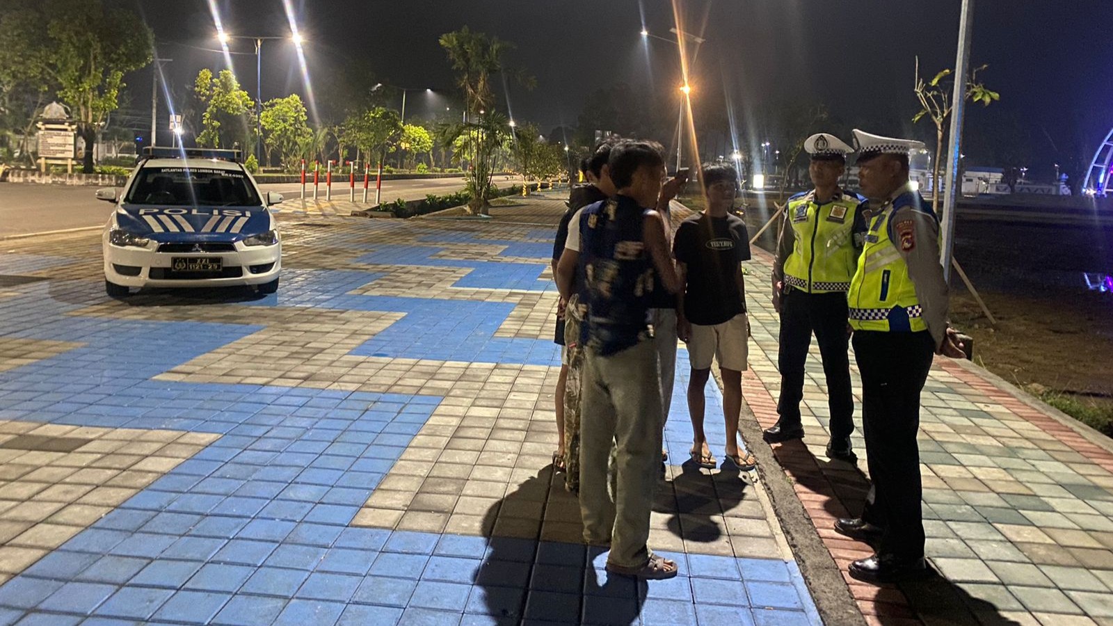 Satlantas Polres Lombok Barat Gencarkan Patroli Malam, Pastikan Kawasan Perkantoran Gerung Aman