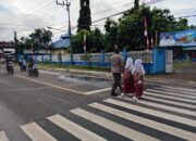 Polsek Rasanae Timur Gelar Rawan Pagi, Antisipasi Kemacetan dan Bantu Pelajar Menyeberang