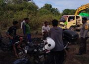 Sambang Warga Binaan, Bhabinkamtibmas Polsek Tambora Gotong royong Pembangunan Jalan Ekonomi