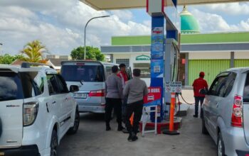 Polsek Labuapi Pantau SPBU Pastikan Distribusi BBM Aman