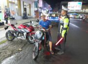 POLRES DOMPU GELAR BLUE LIGHT PATROL DAN STRONG POINT MALAM, WUJUDKAN KAMSELTIBCAR LANTAS YANG KONDUSIF
