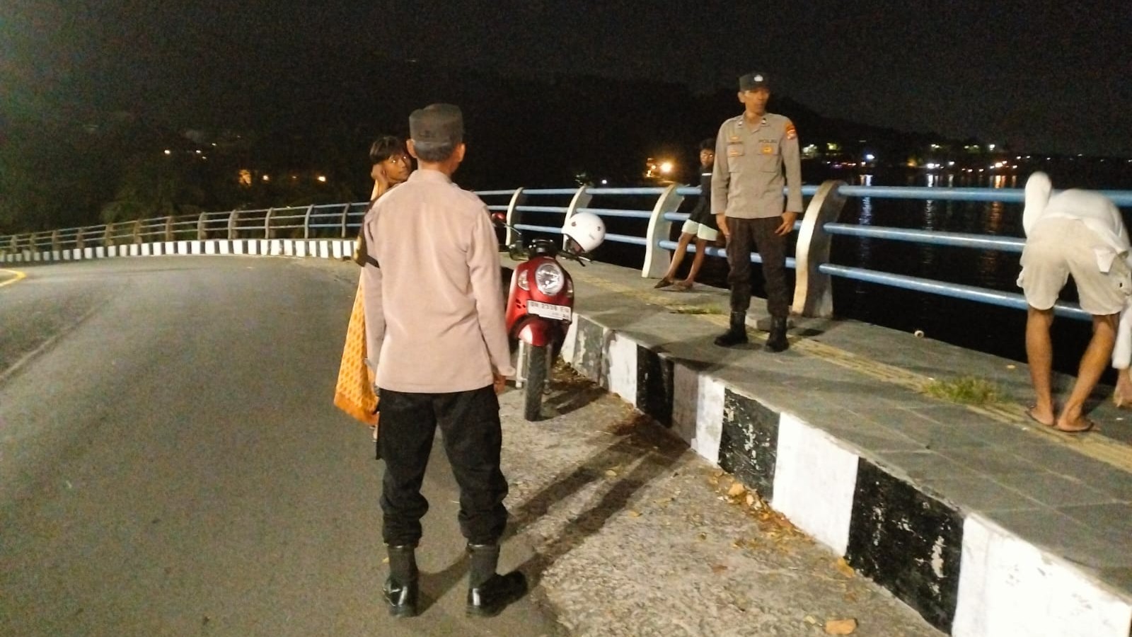 Polisi Sisir Jalur Wisata Senggigi Lombok Dini Hari