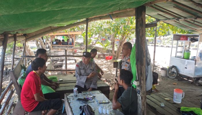 Polres Bima Kota Gelar Jumat Curhat di Hari Buruh, Pererat Silaturahmi dengan Komunitas Buruh di Kelurahan Dara
