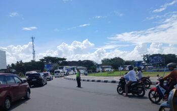 Sat Lantas Polres Lombok Barat Kawal Rombongan Haji