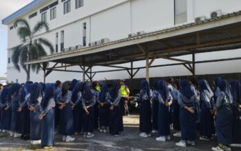 Langkah Nyata Polres Lombok Barat Cetak Generasi Tertib Berlalulintas Melalui Pembinaan Patroli Keamanan Sekolah di SMPN 1 Lembar