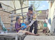 Sentuhan Humanis, Bhabinkamtibmas Polres Bima Kota Bagikan Sembako kepada Disabilitas dan Lansia