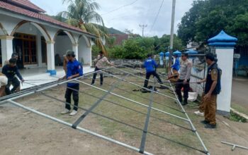 Wujud Empati Atas Musibah Kebakaran di Desa Lido, Polsek Belo dan Unsur Forkompicam Belo Gelar Gotong Royong dan Siapkan Tenda Pengungsian.