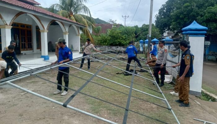 Wujud Empati Atas Musibah Kebakaran di Desa Lido, Polsek Belo dan Unsur Forkompicam Belo Gelar Gotong Royong dan Siapkan Tenda Pengungsian.
