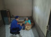 Sat Polairud Polres Lombok Utara Bagikan Sembako Kepada Masyarakat Nelayan Dusun Tembobor