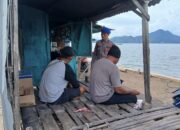 “Polisi Peduli” Anggota Satpolairud Polres Bima Kabupaten Bantu Aktivitas Masyarakat di Dermaga Bajo