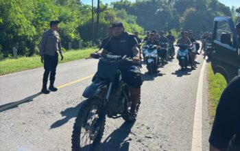 Wujud Empati, Bhabinkamtibmas Polsek Rhee Hadiri Prosesi Pemakaman Warga Binaan