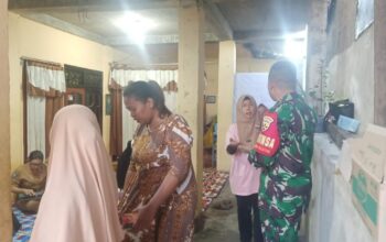 Sinergi Babinsa dan Tenaga Kesehatan Layani Warga