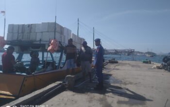 Sat Polairud Polres Bima Kota Imbau Nelayan Utamakan Keselamatan Saat Melaut di Pelabuhan Sape