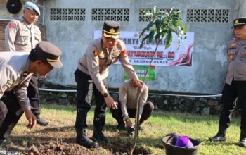 Hari Bhayangkara ke-80: Polres Lombok Barat Hijaukan Mako dan Polsek Jajaran