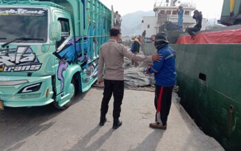 Polsek Kawasan Pelabuhan Laut Bima Intensifkan Patroli Rutin, Sampaikan Imbauan Kamtibmas kepada Buruh, ABK, dan Masyarakat