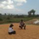 Pantau Hasil Panen Jagung, Bhabinkamtibmas desa Saneo Ajak Petani Salurkan Hasil ke Bulog dan Manfaatkan Pekarangan Produktif