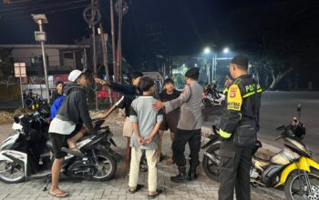 Patroli Malam, Bhabinkamtibmas Renteng Antisipasi Balap Liar dan Gangguan Kamtibmas