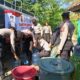 Sambut Hari Bhayangkara ke-80, Polres Loteng Salurkan Air Bersih di Praya Timur.