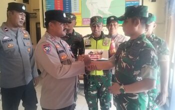 Danposramil Ambalawi Beri Kejutan HUT Bhayangkara ke-80 di Polsek Ambalawi, Perkuat Sinergitas TNI-Polri
