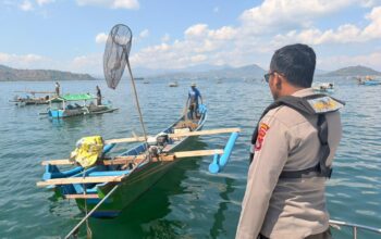 Intensifkan Patroli Perairan Satpolairud Polres Bima Kabupaten Jaga Keamanan dan Cegah Potensi Guankamtibmas Diwilayah Perairan Teluk Bima