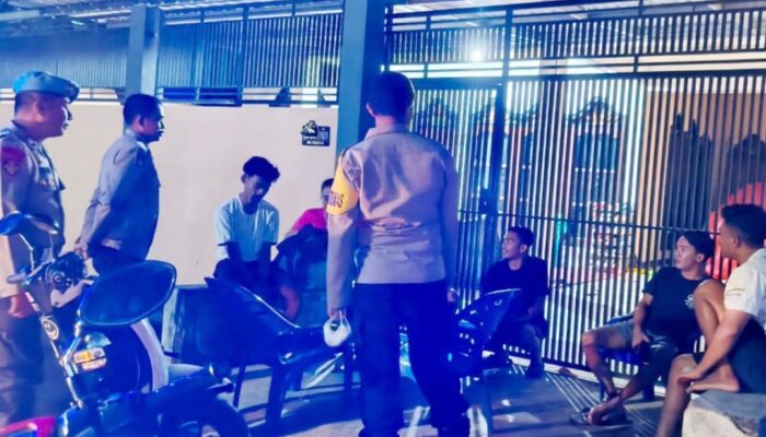 Hadir di Tengah Masyarakat, Polsek Asakota Perkuat Keamanan Melalui Patroli Blue Light