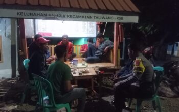 Hidupkan Kembali Semangat Siskamling, Bhabinkamtibmas Kelurahan Sampir Ajak Warga Perkuat Keamanan Lingkungan