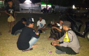 Hadir Melalui Sambang Malam Hari, Bhabinkamtibmas Polsubsektor Wilamaci Ajak Warga Binaan Jaga Stabilitas Kamtibmas